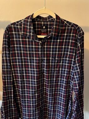 Men's Navy & Red Plaid Casual Button-Down Shirt